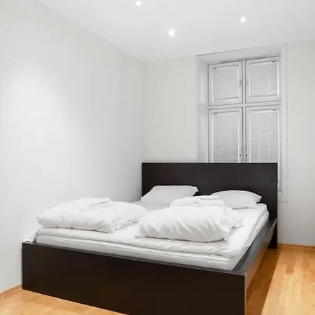 Spacious, Modern Apartment, Central Location, 3br