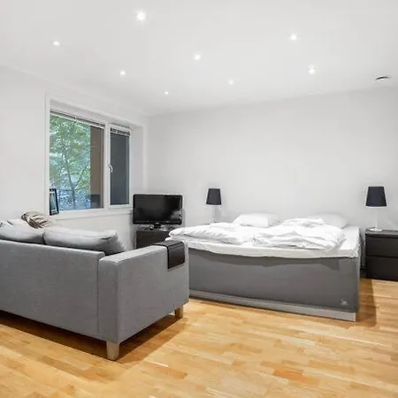 Spacious, Modern Apartment, Central Location, 3br Appartement *